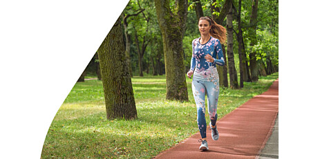 Ile kalorii spala bieganie? Kalkulator i przykłady spalania kcal podczas biegu.