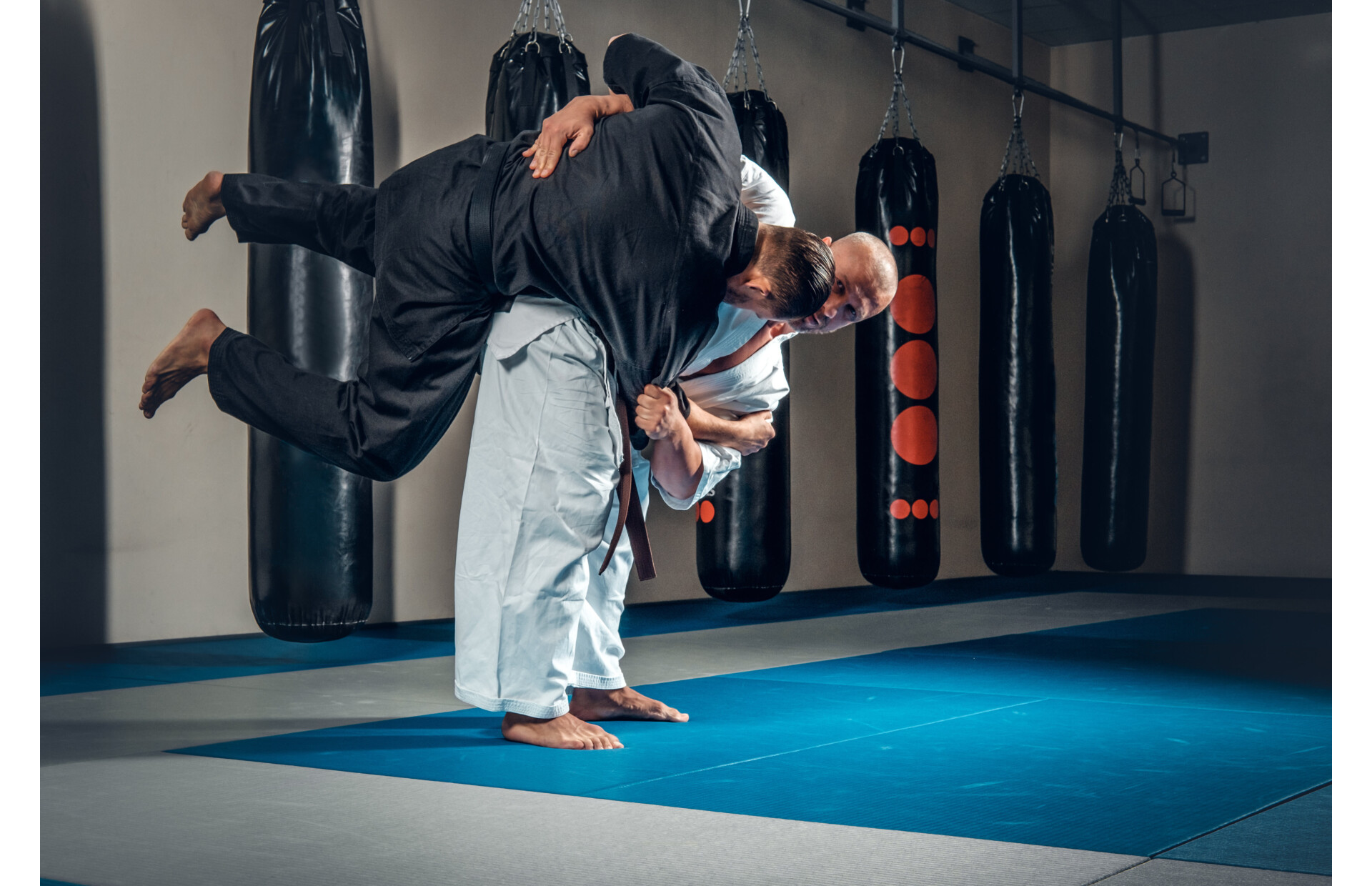 Brazylijskie jiu-jitsu (BJJ) - co to jest? Na czym polega i jak trenować?